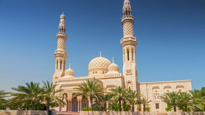 A Jumeirah mecsetbe a turisták is bemehetnek