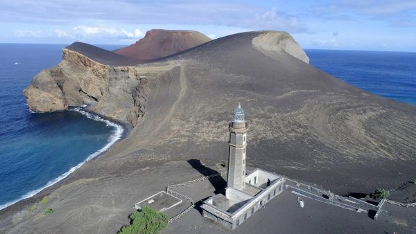 Faial-on a Capelinhos-félsziget 1957-ben jött létre