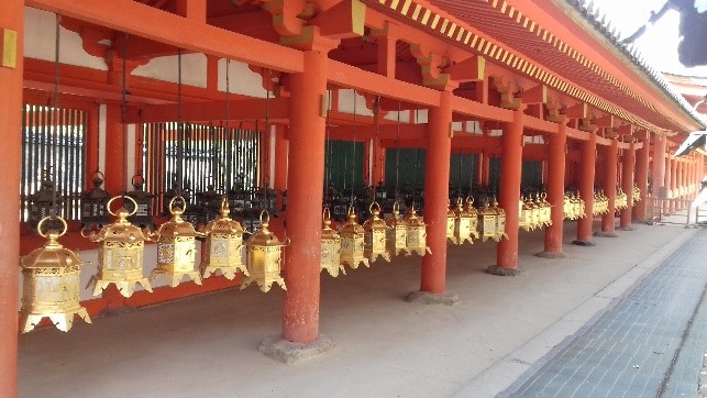A Kasuga-taisha sintó szentély lámpásai