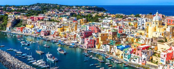 Procida házai is csodásan mutatnak