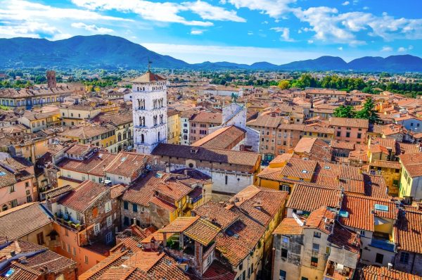 Lucca a "száz templom városa"