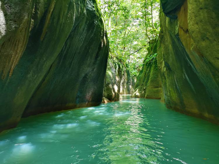Csodaszép kanyonok vannak Guadeloupe szigetén