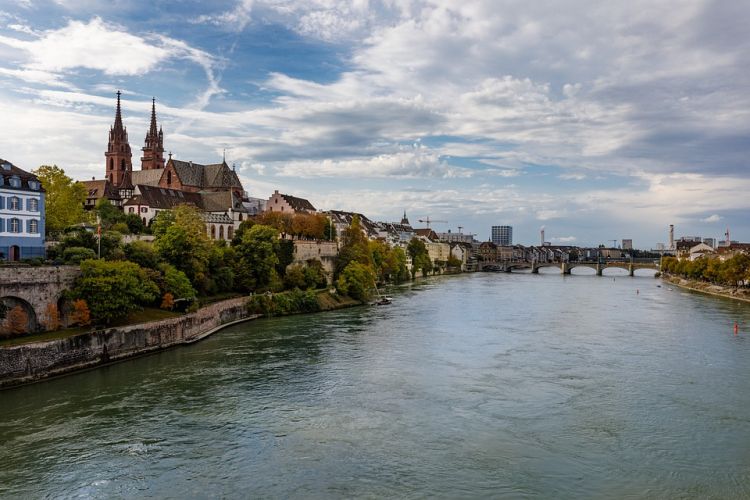 A svájci városra több kultúra hat