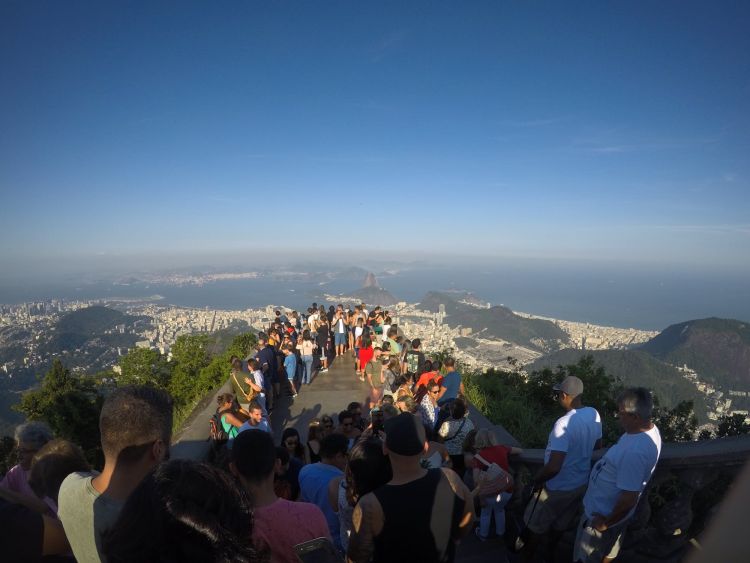 Rio de Janeiro leghíresebb kilátóhelye, a Jézus-szobortól