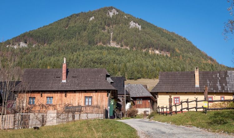 A falu megőrizte a jellegzetes hegyi falvak stílusát