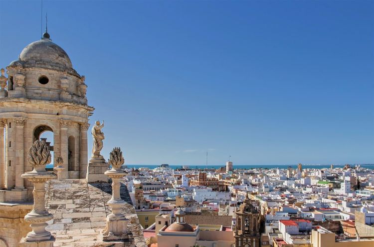 Cádiz óvárosa igazi andalúz stílusú