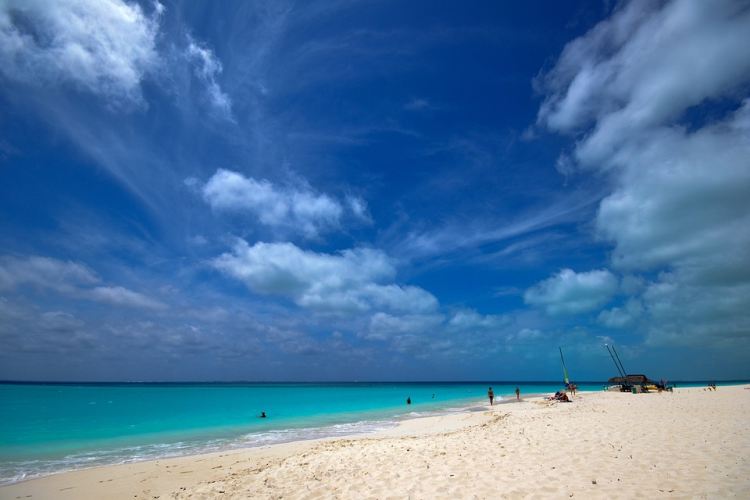 A hosszú Playa Paraiso Kuba egyik szigetén található