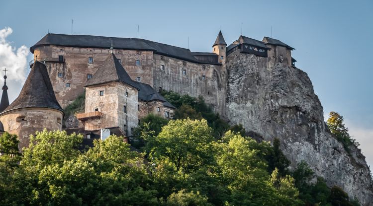A sziklaormon lévő vár régen fontos szerepet töltött be