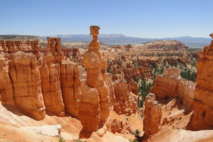 A Bryce Canyon már a színek és formák miatt is csodaszép