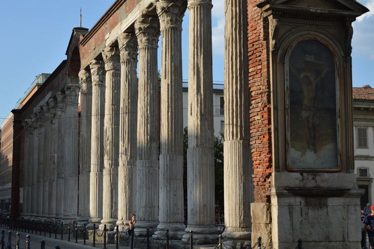 Az oszlopsor Milánó legszebb római kori emléke