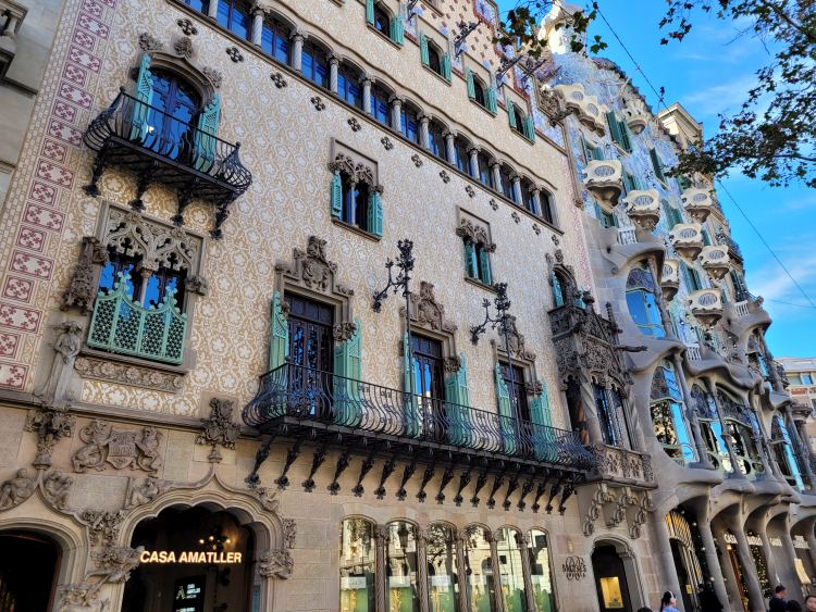 A Casa Batlló mellett lévő ház is megér egy látogatást