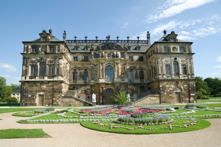 A park közepén egy palota is áll