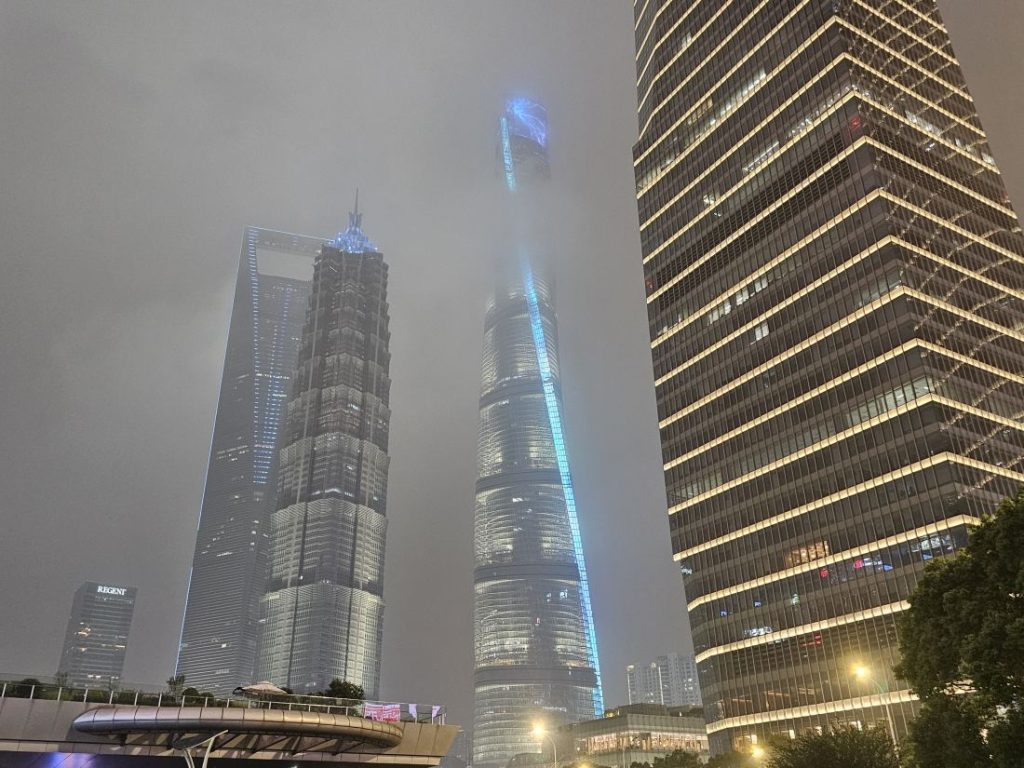 Shanghai Tower felhőben
