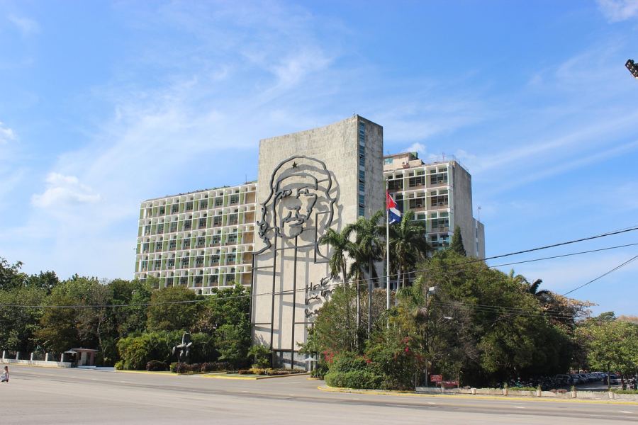 Che Guevara híres arcképe egy épületen