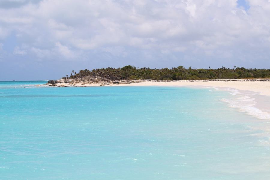 A Turks- és Caicos-szigetek fehér homokos strandjai híresek