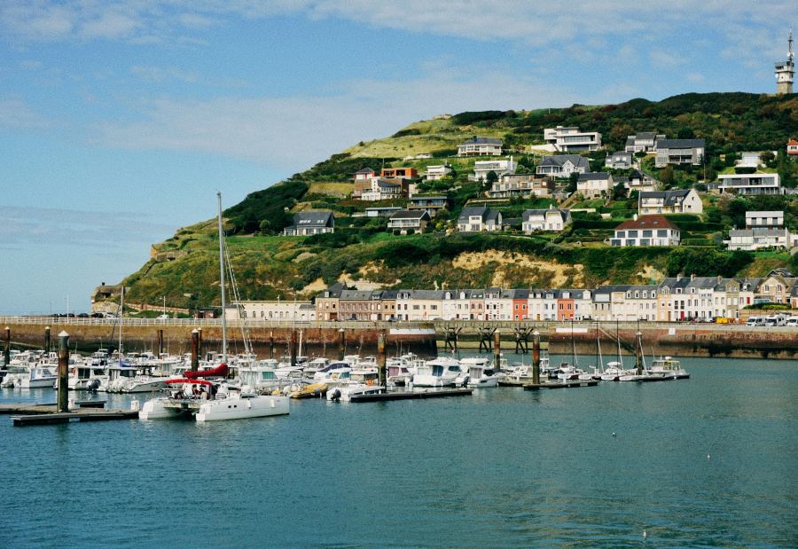 Csodás környezetben fekszik