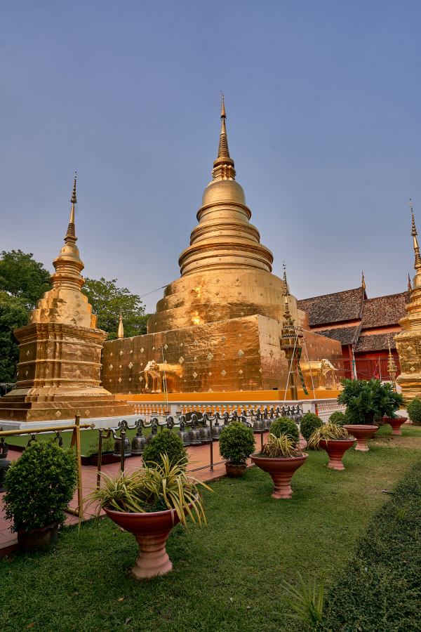 A falait festmények borítják