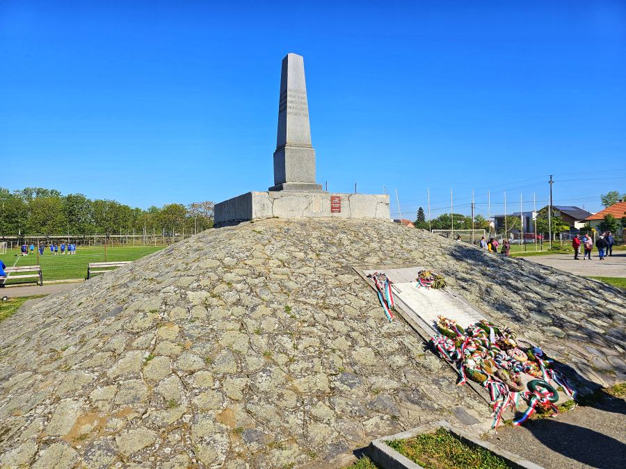 Aradi vértanúk emlékműve