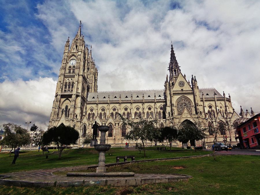 Monumentális templom