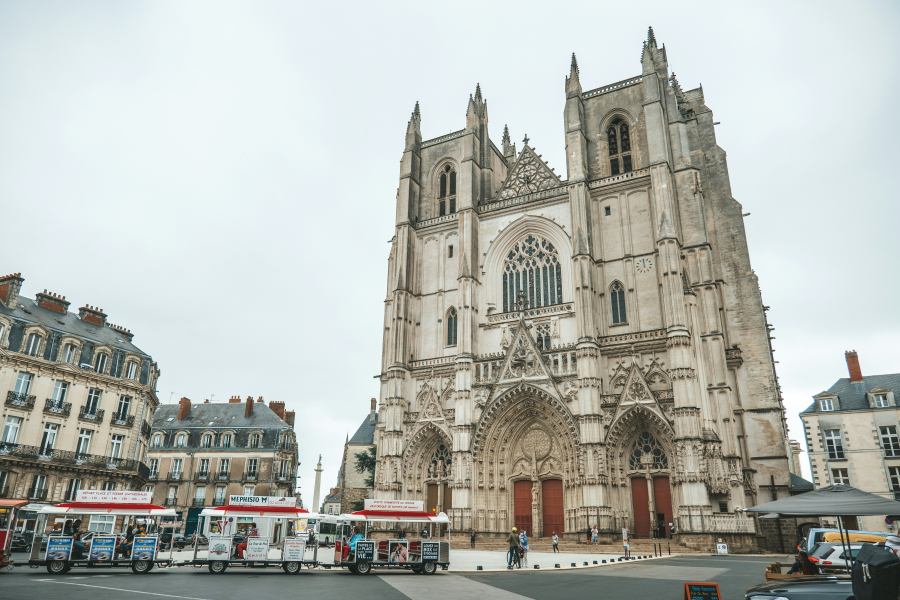 A Notre Dame-hoz hasonlít