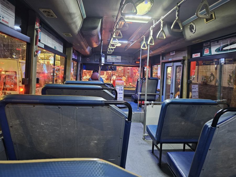 Esti körkép a buszon :)